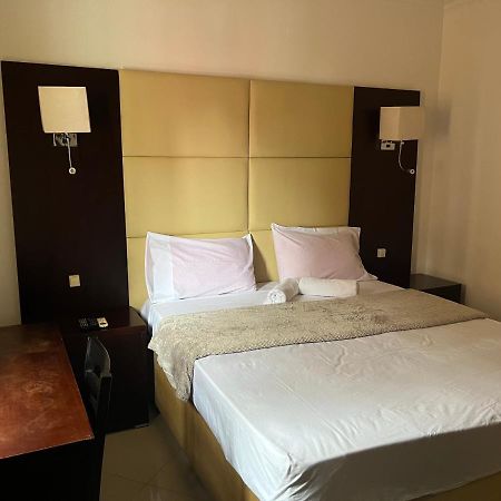 Guest House La Plaza Luanda Ngoại thất bức ảnh