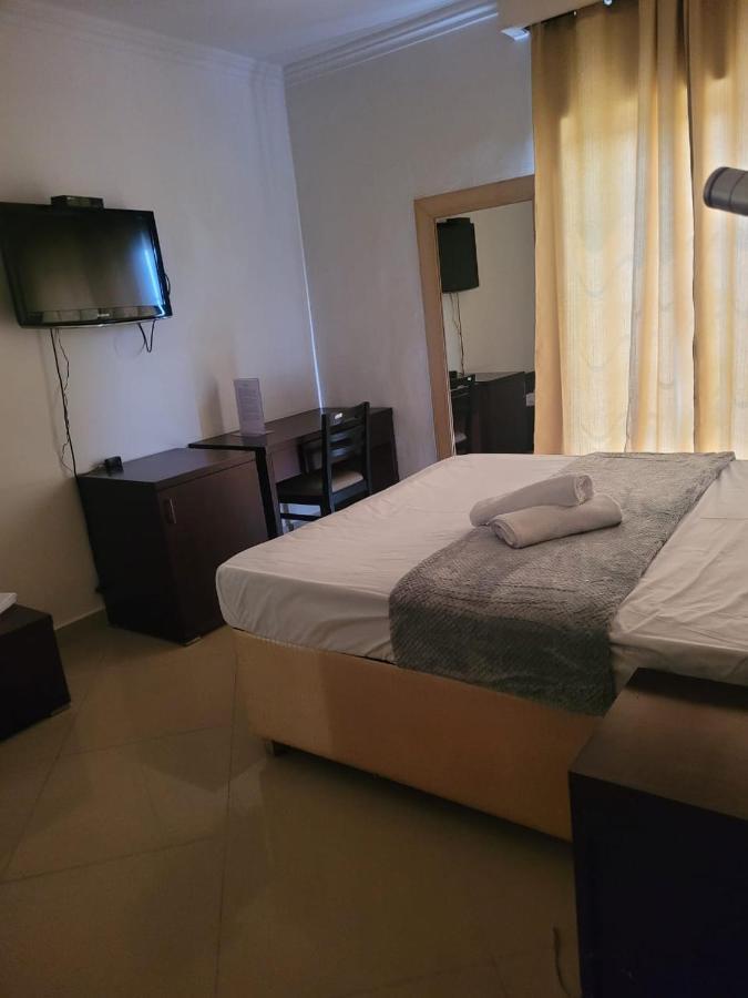 Guest House La Plaza Luanda Ngoại thất bức ảnh