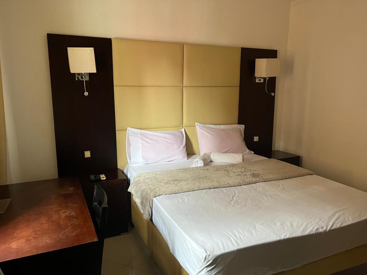 Guest House La Plaza Luanda Ngoại thất bức ảnh