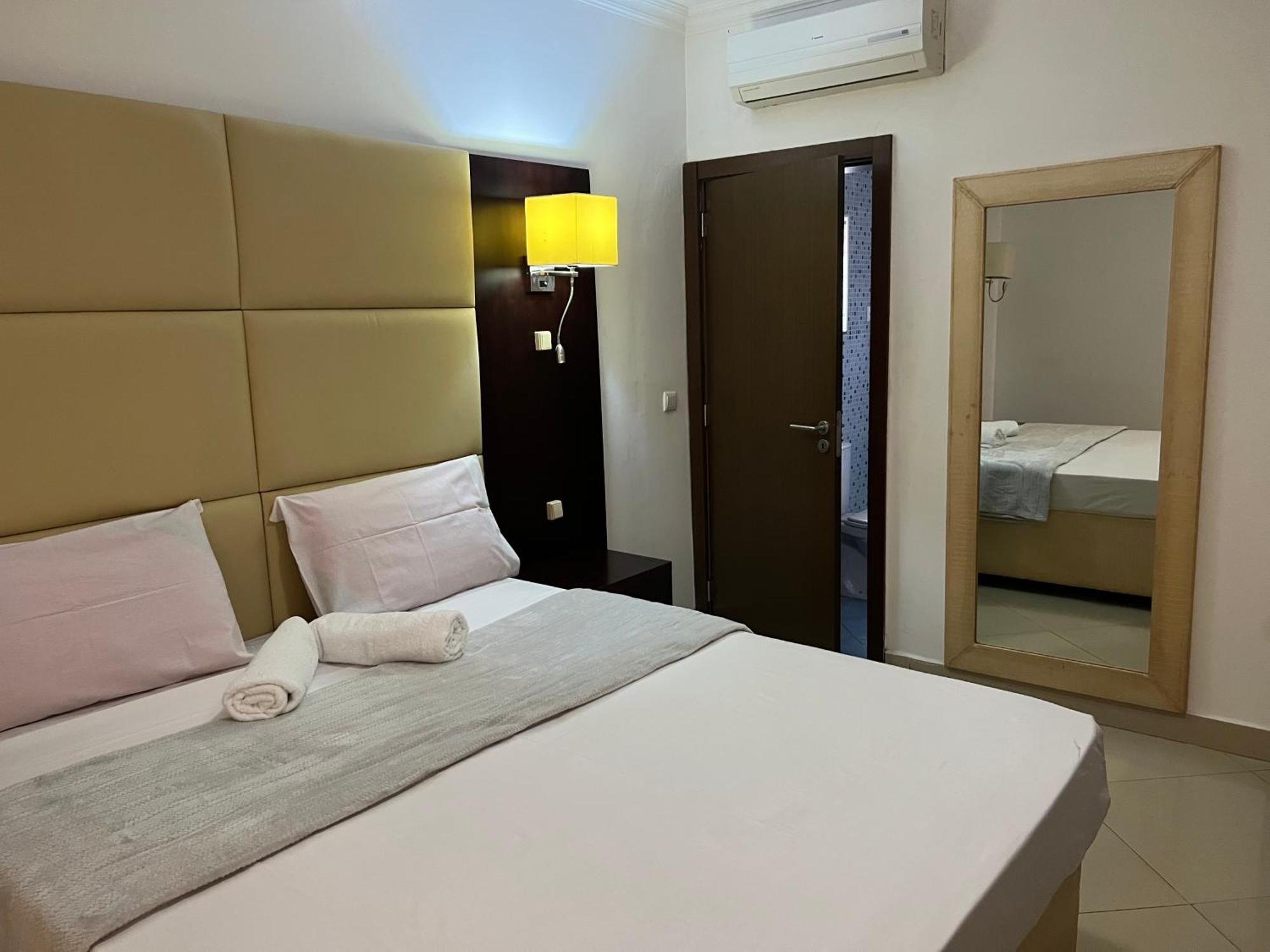 Guest House La Plaza Luanda Ngoại thất bức ảnh